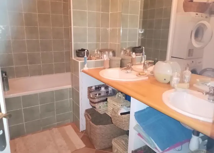 La Campagne Au Bord De La Mer, *